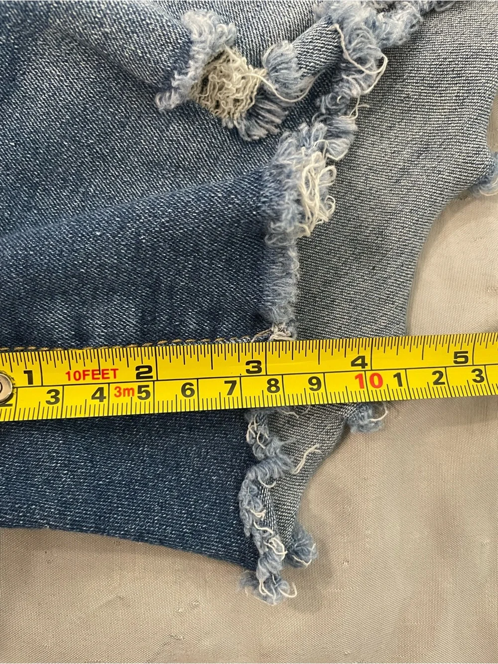 🔥 TRENDY Frayed Raw Hem High-Rise Stretch Jeans! 💎 Size S (13” Waist) ✨